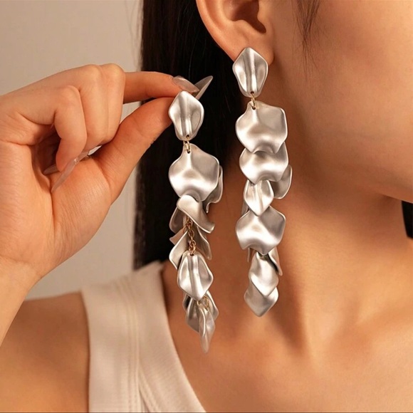 Acrylic Petal Dangles - Metallic Gold - Picture 3 of 6